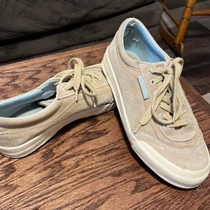 Vans Airwalks size 9, leather uppers.